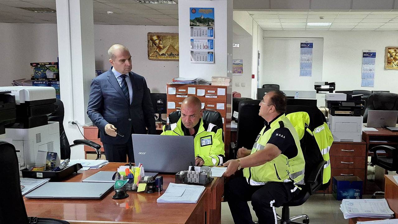 Вицепремиерът и министър на транспорта и съобщенията Гроздан Караджов